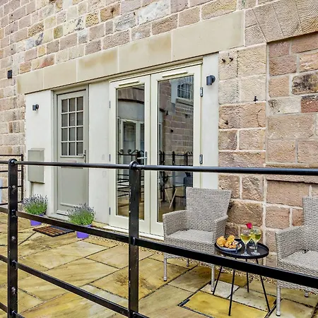 Character Filled Courtyard Escape Villa Harrogate Exterior photo
